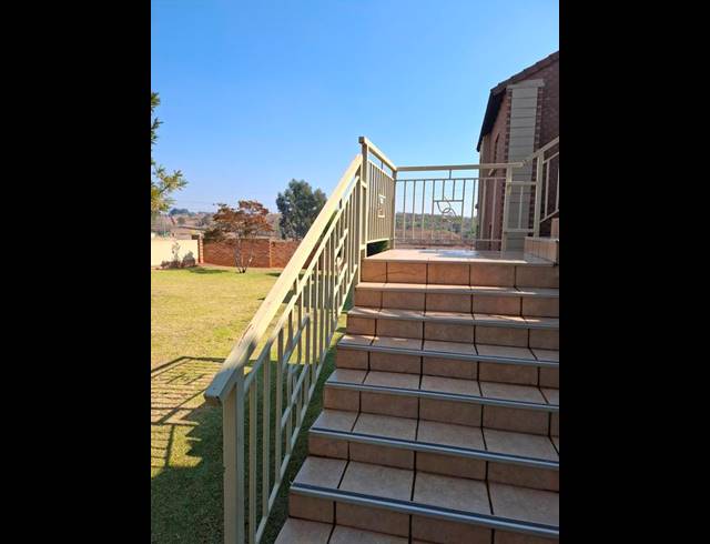 2 BEDROOM PROPERTY TO RENT IN MOOIKLOOF RIDGE ESTATE